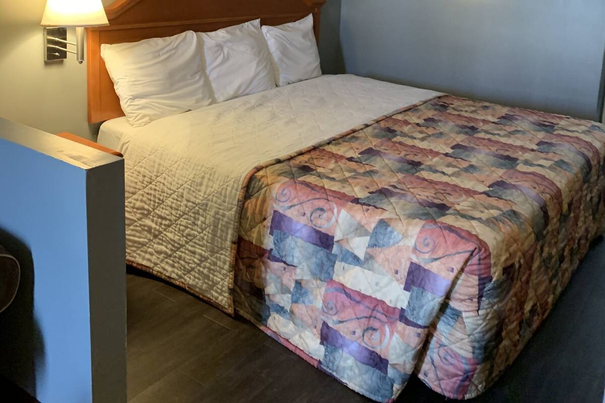 Desk, bed sheets