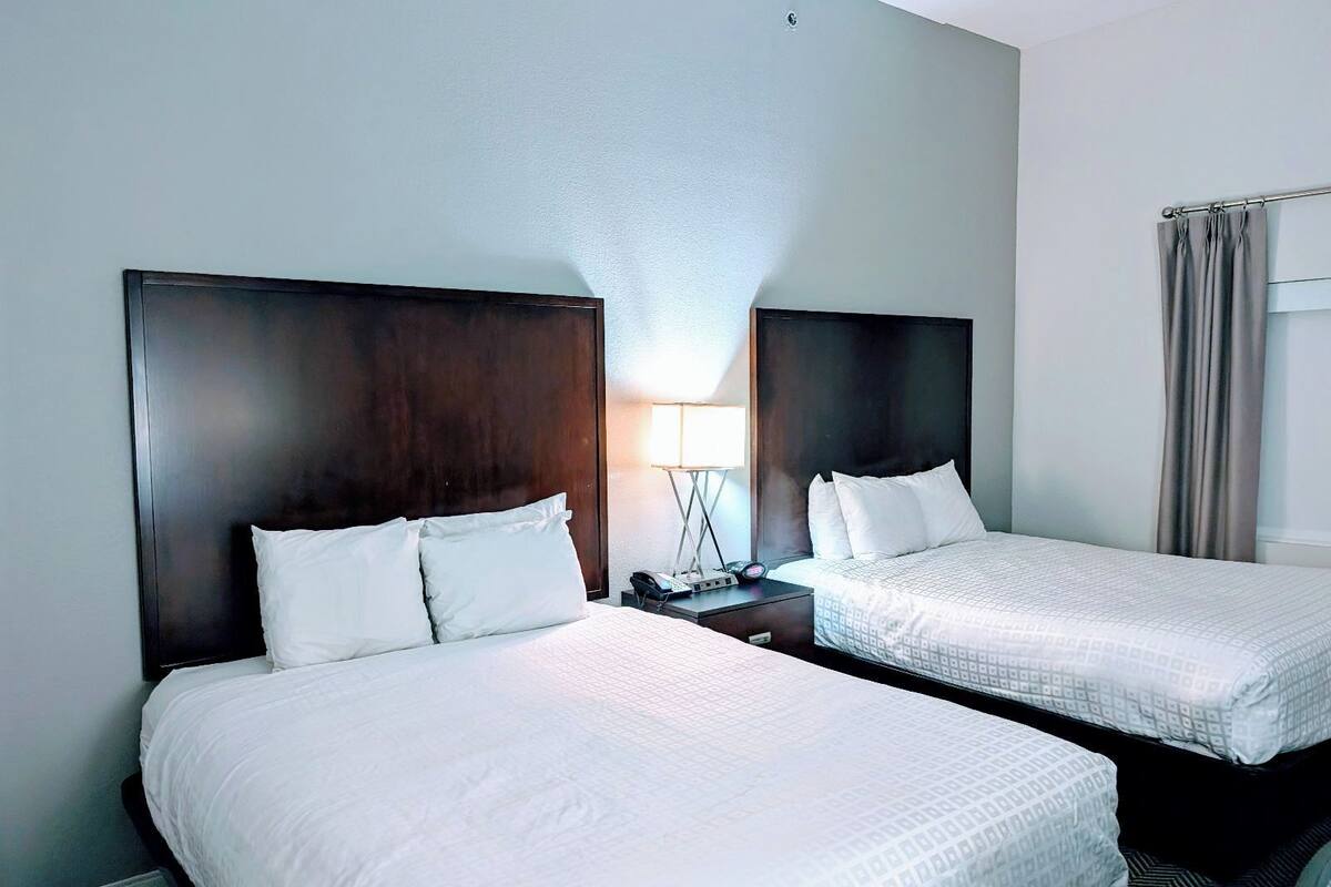 premium bedding, in-room safe, individually decorated