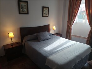 Habitacion Deluxe exterior | Down comforters, desk, laptop workspace, soundproofing