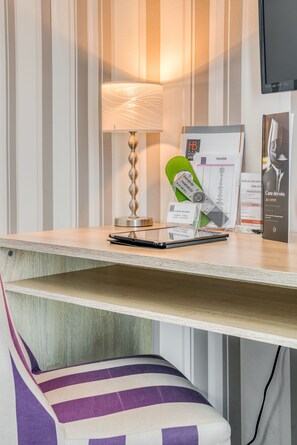 Minibar, két bảo mật tại phòng, bàn, phòng cách âm 