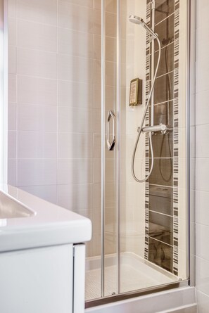 Shower, hair dryer, towels - Le Berry (Saint-Nazaire)