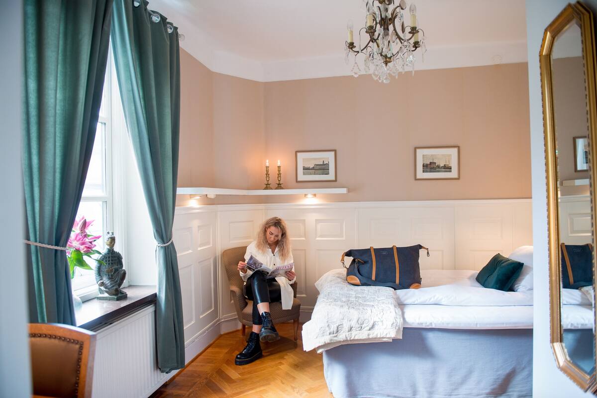 Double Room Small | Iron/ironing board (on request), WiFi (free), individually decorated