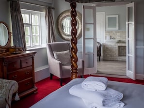 Desk, laptop workspace, iron/ironing board, free WiFi - THE BLAZING DONKEY COUNTRY HOTEL (Deal)