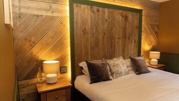 Desk, laptop workspace, iron/ironing board, free WiFi