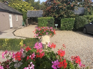 Exterior - THE BLAZING DONKEY COUNTRY HOTEL (Deal)