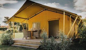 Desk, laptop workspace, iron/ironing board, free WiFi - THE BLAZING DONKEY COUNTRY HOTEL (Deal)