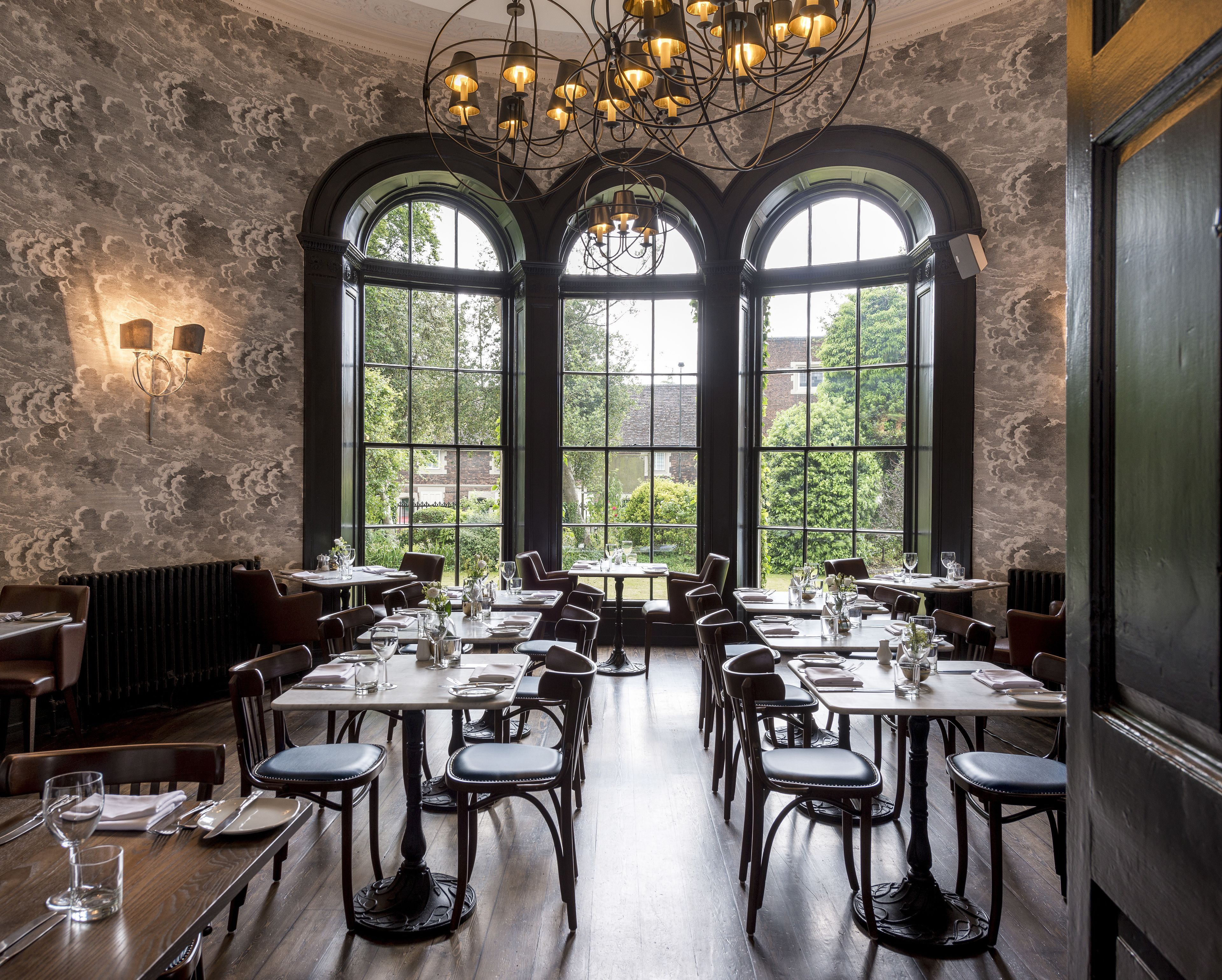 Frukost enligt egen beställning varje dag mot avgift