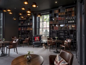 2 bars/lounges - The Churchill Hotel (York)