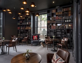 2 bares/lounges