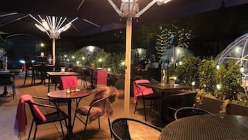 Tempat makan outdoor