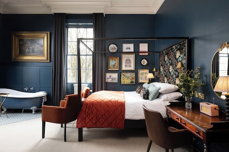Luxury Collection Four Poster Room | 1 bedroom, hypo-allergenic bedding, individually decorated