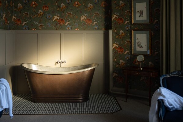 Honeymoon Suite, 1 King Bed | Interior - The Churchill Hotel (York)