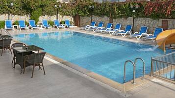 Outdoor pool, pool umbrellas, sun loungers