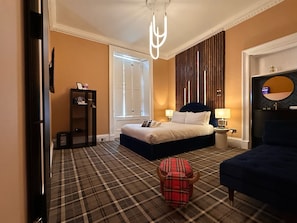 Chambre Double Deluxe, 1 grand lit, vue jardin | Fer et planche à repasser, Wi-Fi gratuit, draps fournis