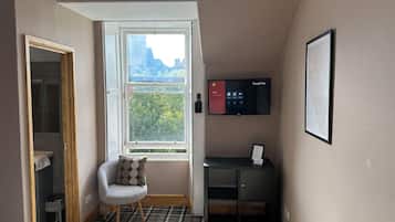 Fer et planche à repasser, Wi-Fi gratuit, draps fournis