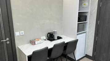 Deluxe-huone | Ilmaiset minibaarituotteet, tallelokero huoneessa, ilmainen Wi-Fi