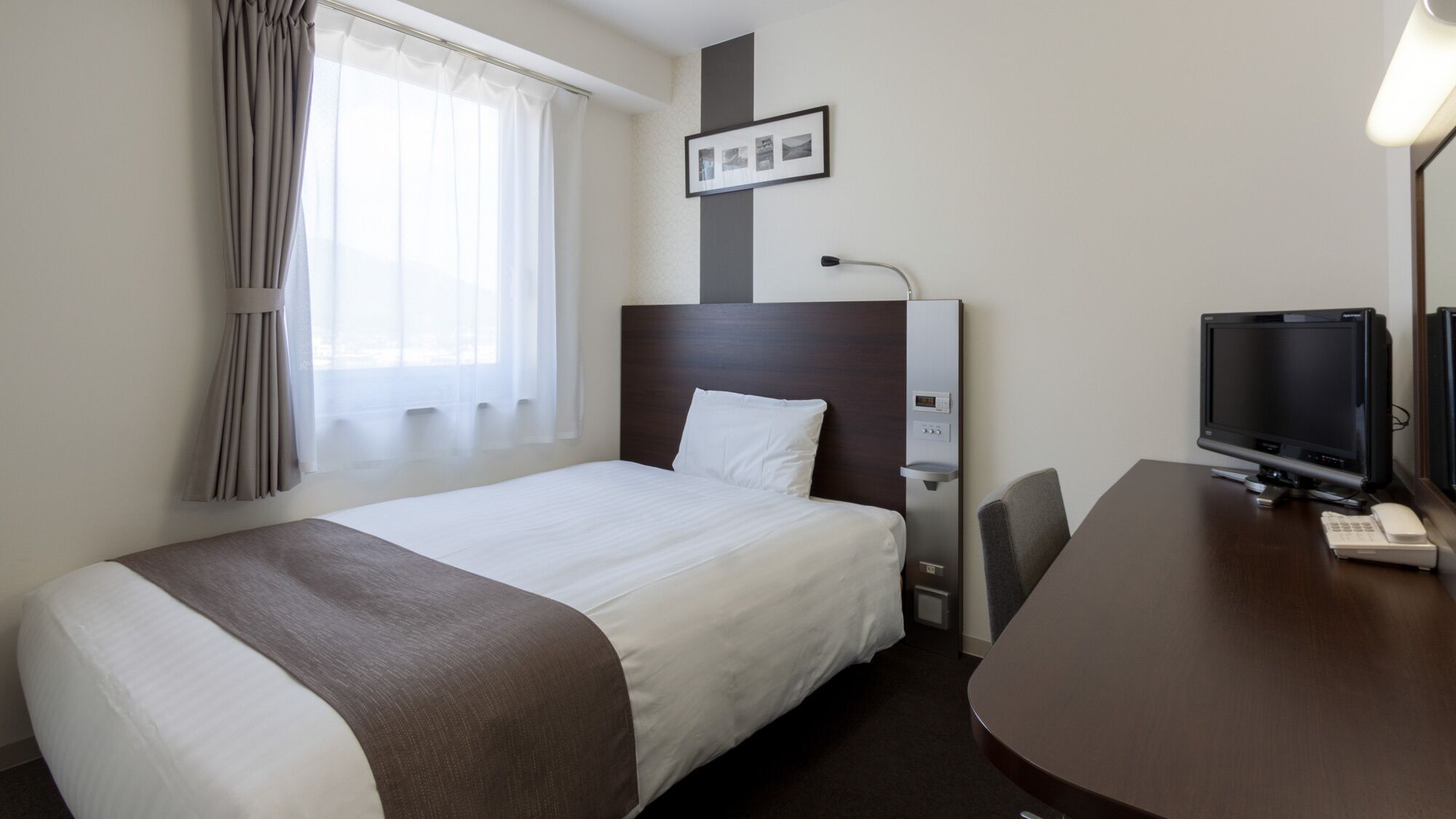Desk, soundproofing, iron/ironing board, free WiFi