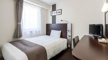 Desk, soundproofing, iron/ironing board, free WiFi