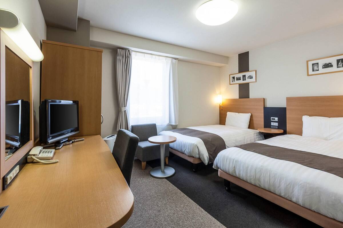 Standard Twin Room, Non Smoking | Desk, soundproofing, iron/ironing board (on request), free WiFi