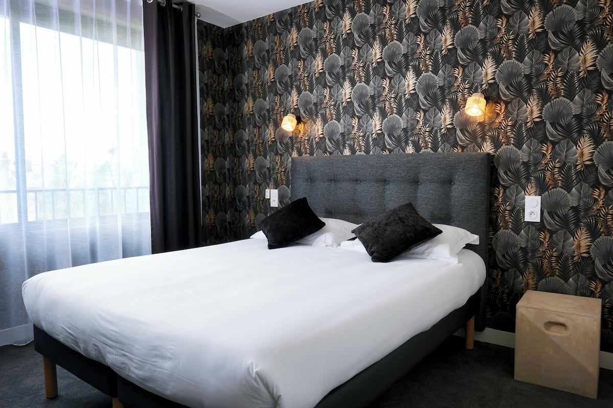 1 bedroom, premium bedding, desk, iron/ironing board