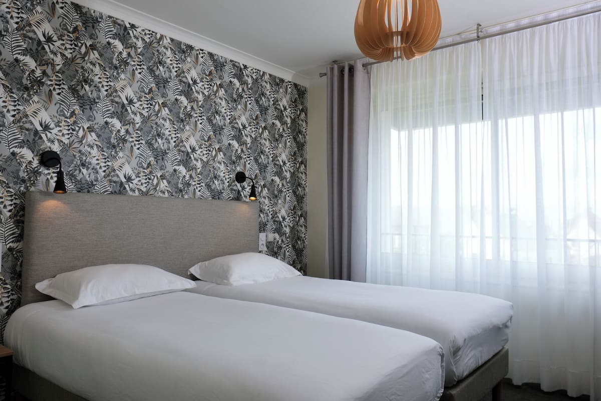 1 bedroom, premium bedding, desk, iron/ironing board