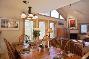 Townhome, Multiple Beds (Saddle Creek SC710)