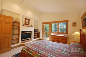 Townhome, Multiple Beds (Saddle Creek SC745)