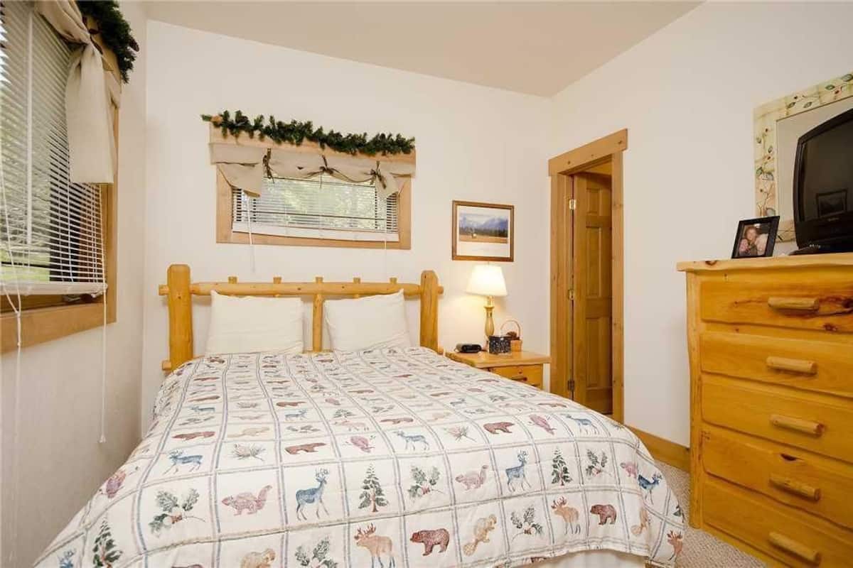 Casa de ciudad, varias camas (Saddle Creek SC765) | Despertador