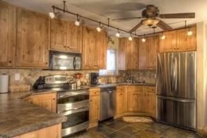 3 Bedroom plus Loft, 3 Bathroom Condominium | Private kitchen