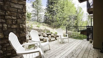 Studio, 1 Queen Bed with Sofa bed (Scandinavian Lodge and SL101 - Cozy S) | Balcony view