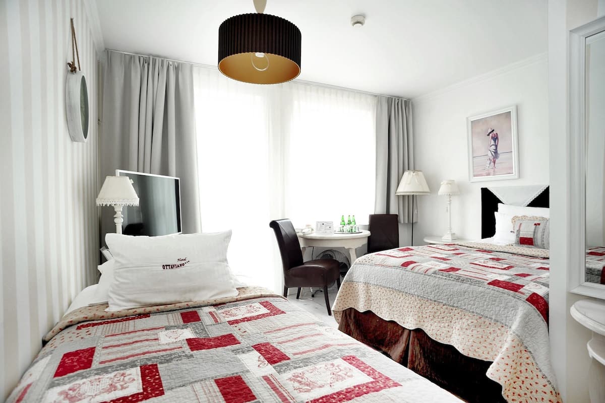 1 bedroom, Egyptian cotton sheets, Select Comfort beds, desk