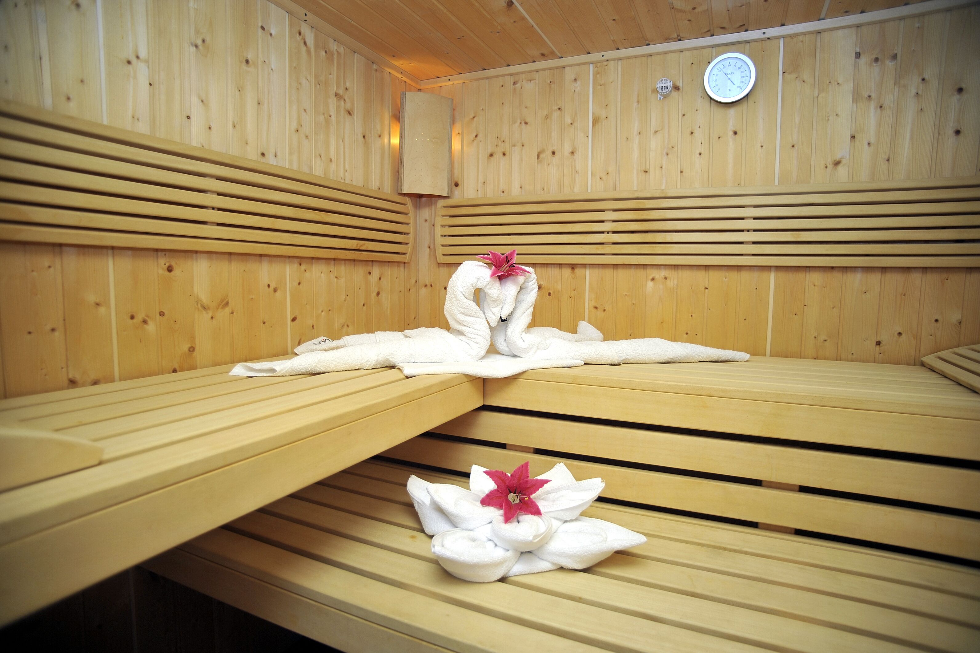 1 treatment room, massages