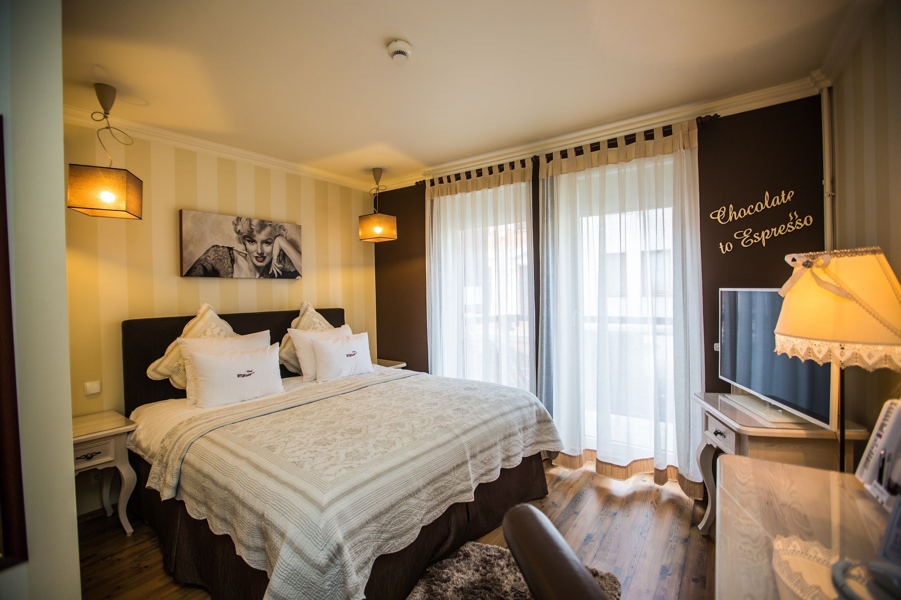 deluxe double room | 1 bedroom, egyptian cotton sheets, select comfort beds, desk