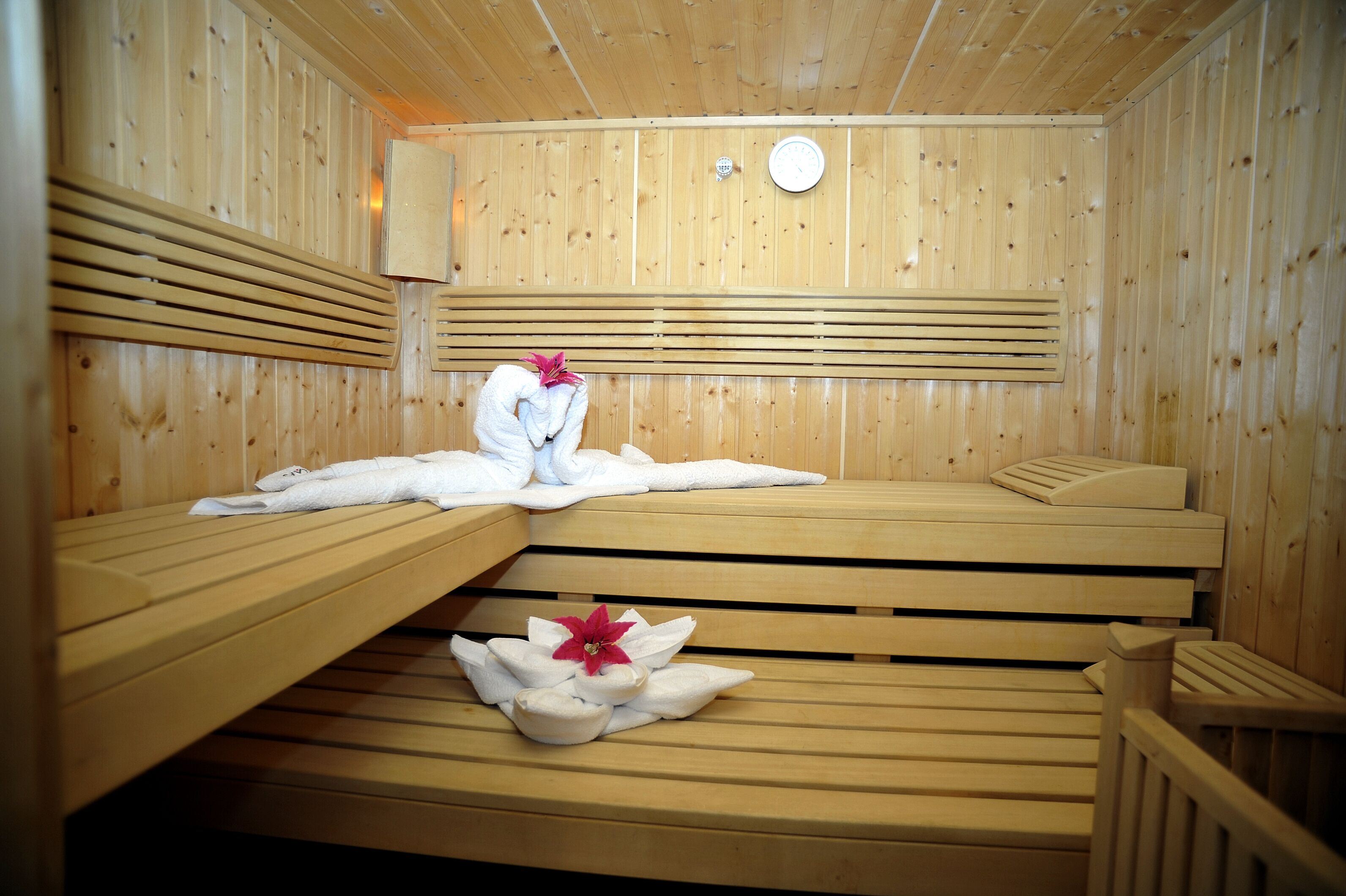 1 treatment room, massages