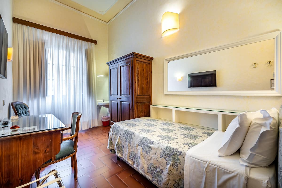 Single Room, Private Bathroom (External)
