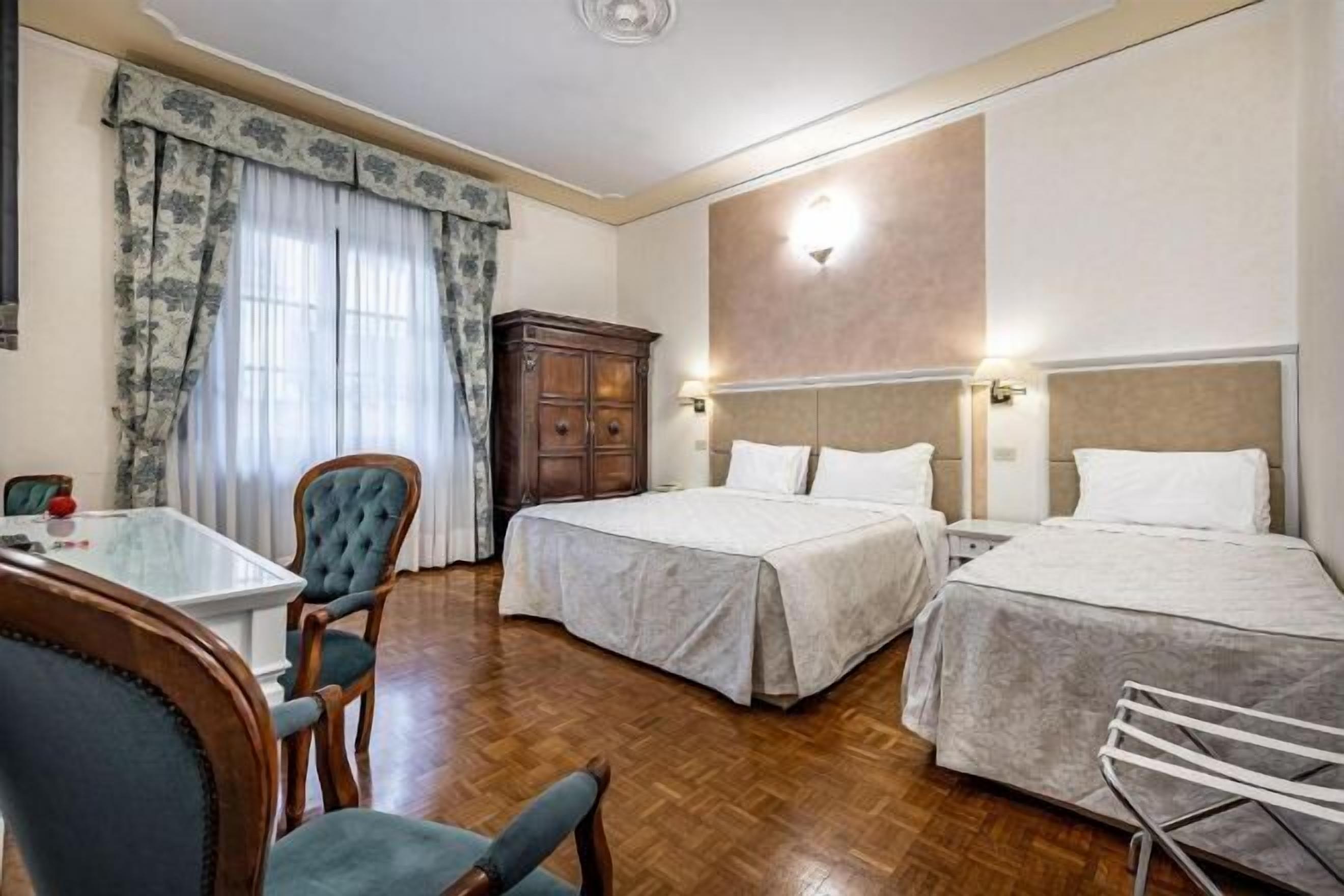 Hypo-allergenic bedding, in-room safe, desk, laptop workspace