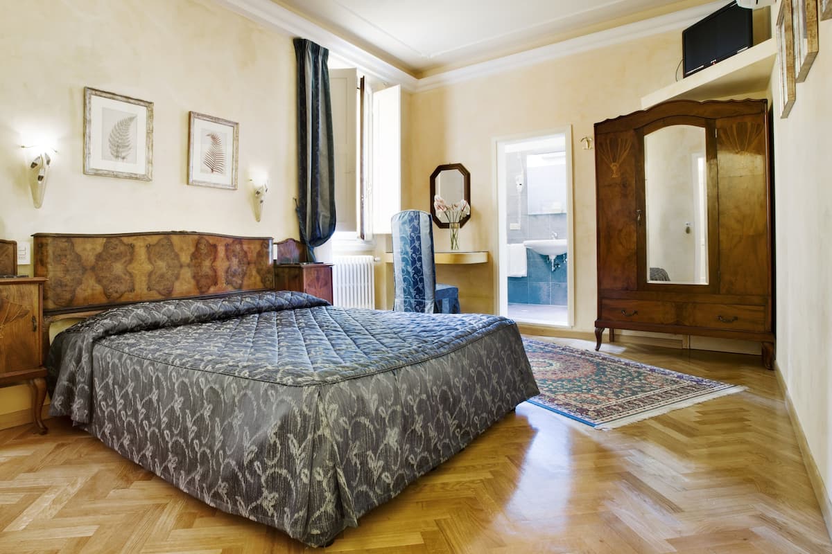 1 bedroom, hypo-allergenic bedding, in-room safe, desk