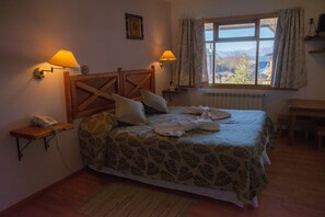 双人房 | 客房内保险箱、折叠床/加床（额外收费）、免费 WiFi