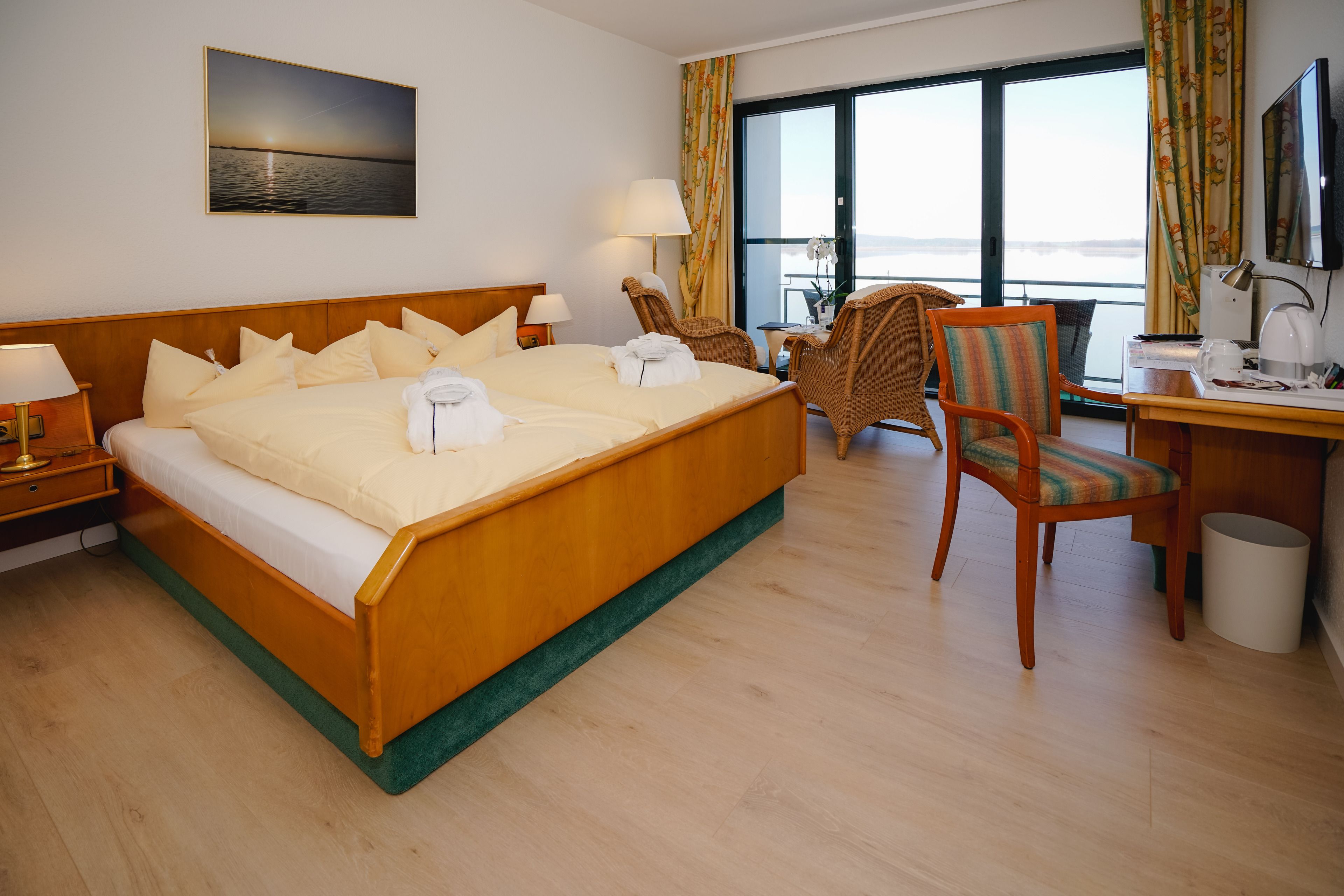 standard double room, lake view, lakeside | minibar, in-room safe, desk, rollaway beds