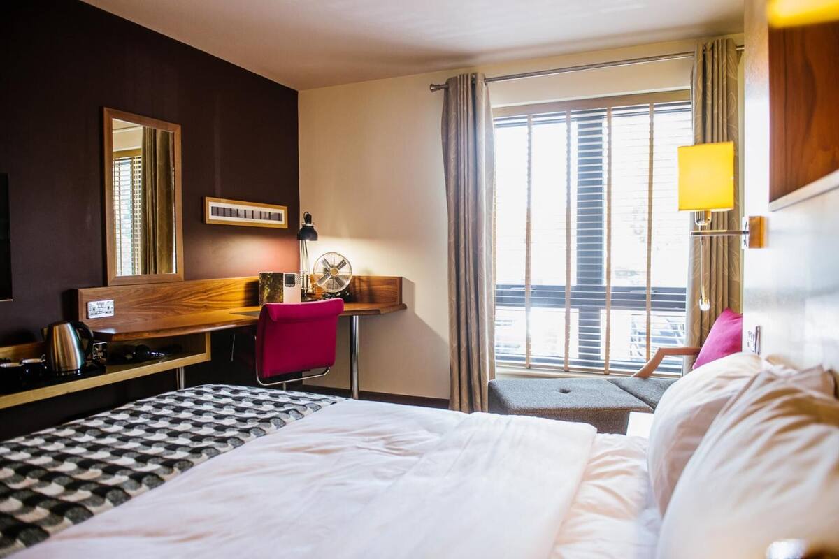 desk, iron/ironing board, free wifi, bed sheets