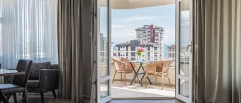 Appartement, 3 chambres, vue ville | Terrasse/Patio