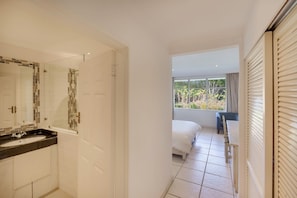 Room, 1 King Bed, Pool Access, Garden View | Minibar, in-room safe, desk, blackout drapes