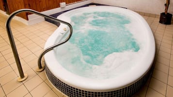 Indoor spa tub