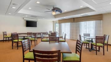 Free daily buffet breakfast