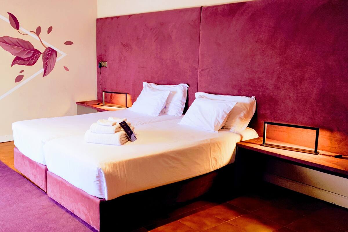 Deluxe Twin Room | Premium bedding, soundproofing, free cots/infant beds, rollaway beds