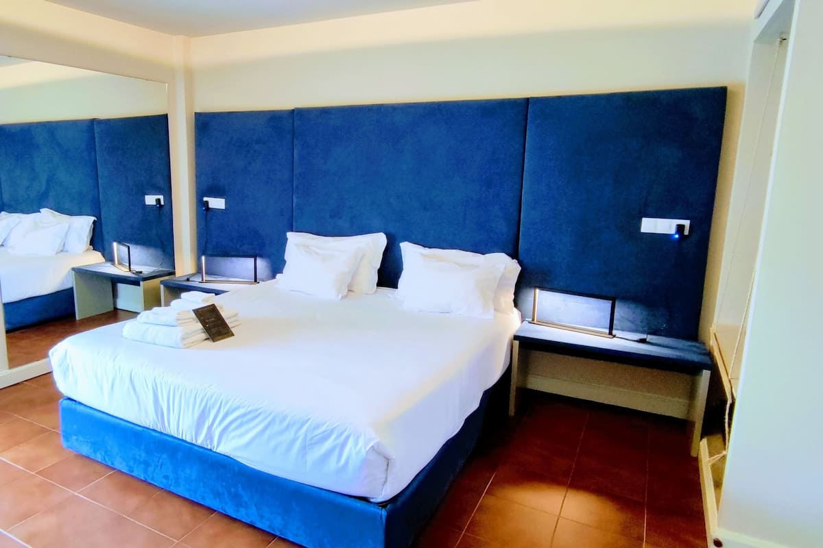 Deluxe Double Room | Premium bedding, soundproofing, free cots/infant beds, rollaway beds