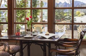 2 restaurants; breakfast, lunch and dinner served  - Hotel Ronda Valley (Ronda)