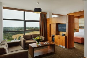 Studio Suite | Living area | 43-inch flat-screen TV with satellite channels, Smart TV