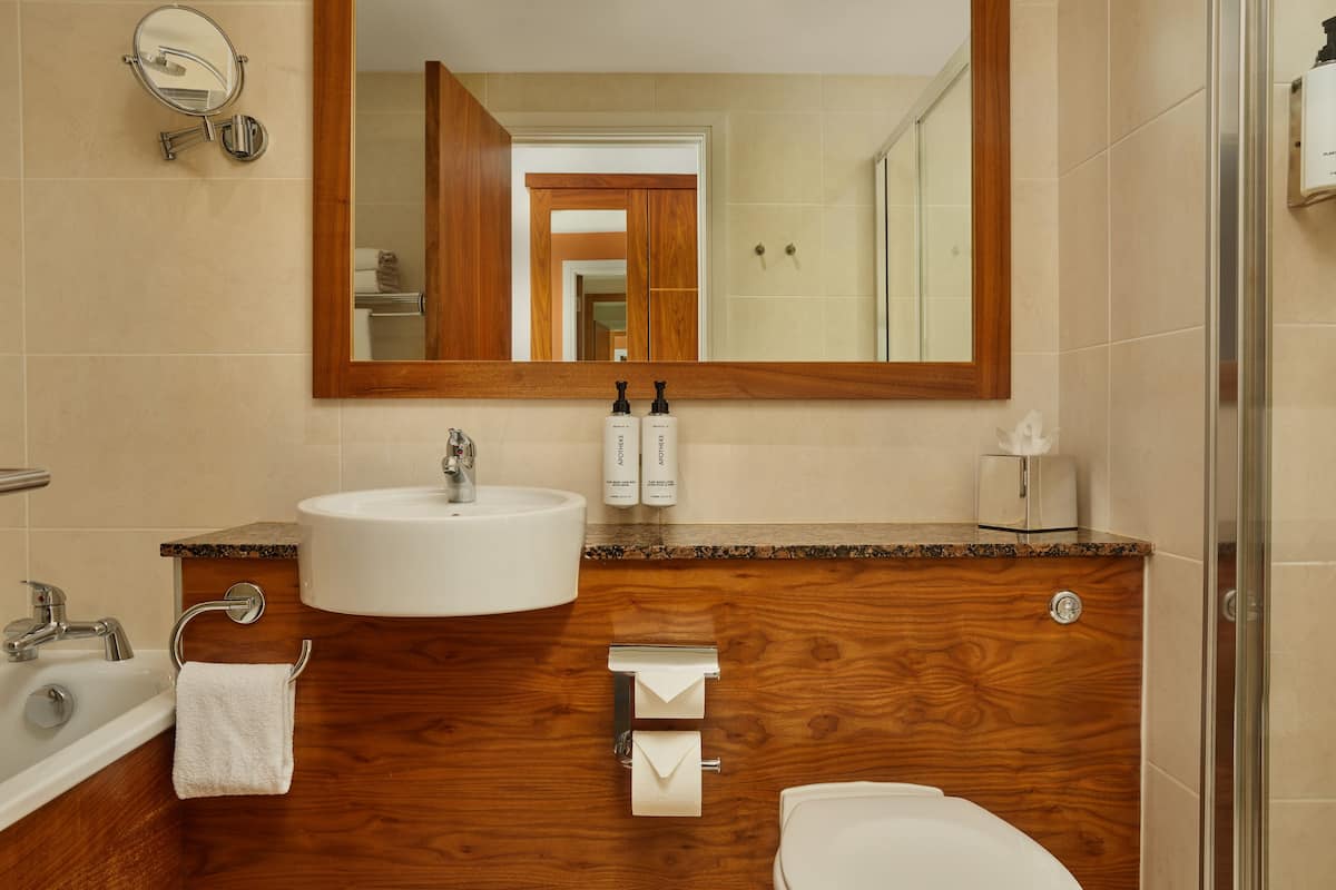 1 bedroom, in-room safe, desk, soundproofing