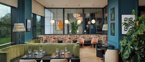 Breakfast, lunch, dinner served; ocean views